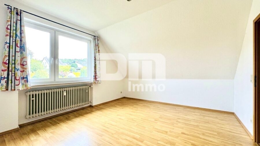 Großzügiges 1-2 Familienhaus mit vielseitigem Nutzungspotenzial und schönem Garten - OG / DG Schlafzimmer / Kinderzimmer